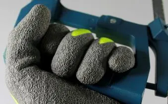 L´ Adhérence, la nouvelle et remarquable  caractéristique  des gants de travail 